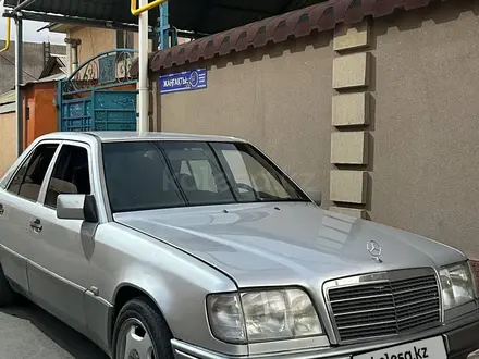 Mercedes-Benz E 200 1994 года за 2 300 000 тг. в Жанакорган – фото 3