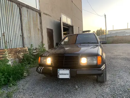 Mercedes-Benz E 230 1993 года за 1 650 000 тг. в Караганда – фото 2