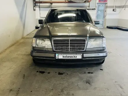 Mercedes-Benz E 220 1994 года за 1 750 000 тг. в Астана – фото 14