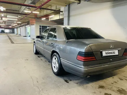 Mercedes-Benz E 220 1994 года за 1 750 000 тг. в Астана – фото 4