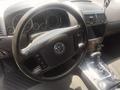 Volkswagen Touareg 2005 года за 3 900 000 тг. в Караганда – фото 4