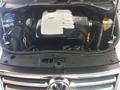 Volkswagen Touareg 2005 года за 3 900 000 тг. в Караганда – фото 2