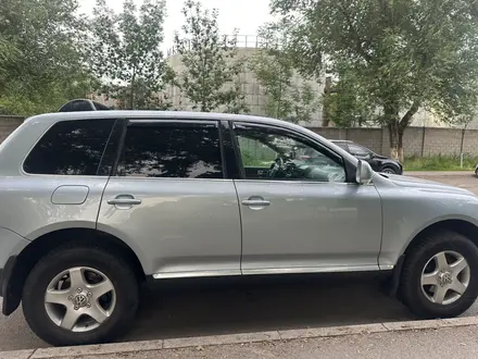 Volkswagen Touareg 2004 года за 4 600 000 тг. в Алматы – фото 2