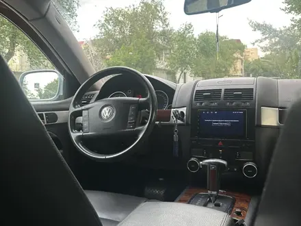 Volkswagen Touareg 2004 года за 4 600 000 тг. в Алматы – фото 5