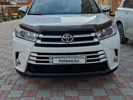 Toyota Highlander 2017 года за 18 000 000 тг. в Актау