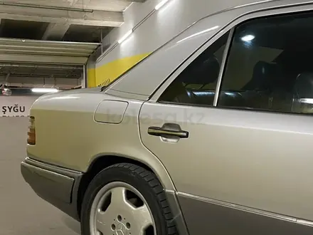 Mercedes-Benz E 320 1993 года за 3 200 000 тг. в Алматы – фото 4