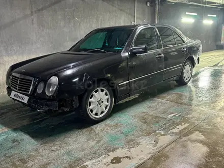 Mercedes-Benz E 320 1996 года за 2 500 000 тг. в Алматы – фото 5