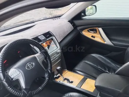 Toyota Camry 2007 года за 4 800 000 тг. в Актобе – фото 7