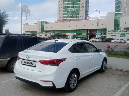 Hyundai Solaris 2018 года за 5 999 999 тг. в Актобе – фото 22