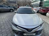 Toyota Camry 2018 года за 13 000 000 тг. в Алматы – фото 4