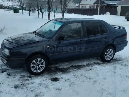 Volkswagen Vento 1992 года за 1 100 000 тг. в Уральск