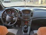 Chevrolet Cruze 2011 года за 1 800 000 тг. в Уральск – фото 2