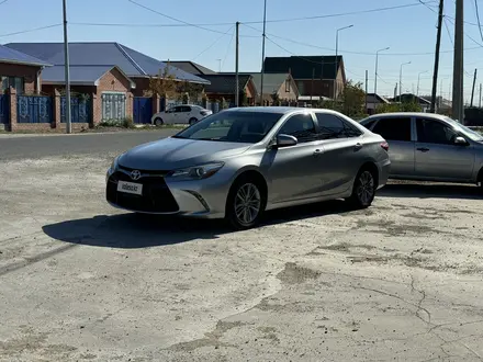 Toyota Camry 2015 года за 6 700 000 тг. в Атырау