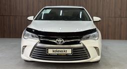 Toyota Camry 2017 года за 9 800 000 тг. в Костанай – фото 2