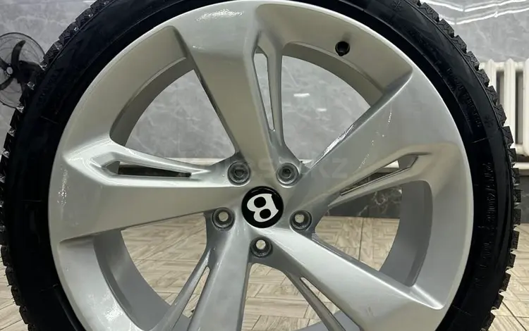 Комплект колёс Bently с дискамиR22 275/40 за 800 000 тг. в Астана