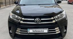 Toyota Highlander 2018 года за 16 000 000 тг. в Актау