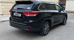 Toyota Highlander 2018 года за 16 000 000 тг. в Актау – фото 3