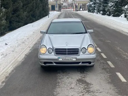Mercedes-Benz E 270 2001 года за 2 950 050 тг. в Алматы – фото 4