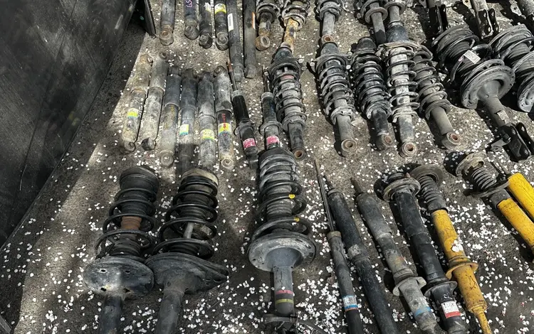 Задние амортизаторы за 30 000 тг. в Алматы