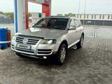 Volkswagen Touareg 2003 года за 4 200 000 тг. в Алматы – фото 2