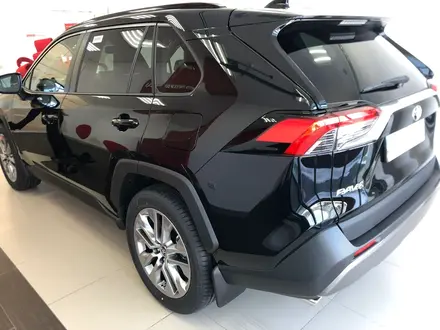 Toyota RAV4 2021 года за 17 300 000 тг. в Астана – фото 2