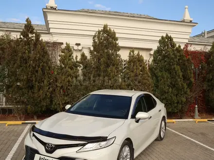 Toyota Camry 2019 года за 13 700 000 тг. в Актау – фото 2