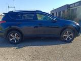 Toyota RAV4 2016 года за 11 000 000 тг. в Актобе – фото 4