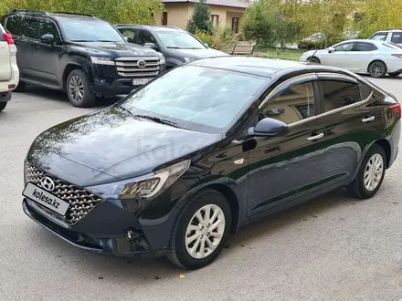 Hyundai Accent 2021 года за 8 100 000 тг. в Караганда – фото 2