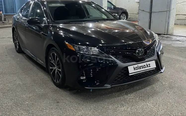 Toyota Camry 2019 года за 12 800 000 тг. в Шымкент