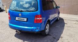 Volkswagen Touran 2003 года за 2 500 000 тг. в Караганда – фото 2