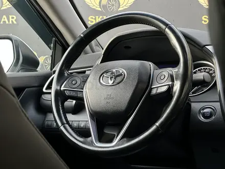 Toyota Camry 2018 года за 13 600 000 тг. в Актау – фото 23