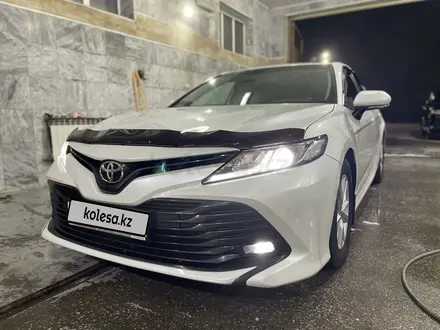 Toyota Camry 2018 года за 11 900 000 тг. в Алматы – фото 3