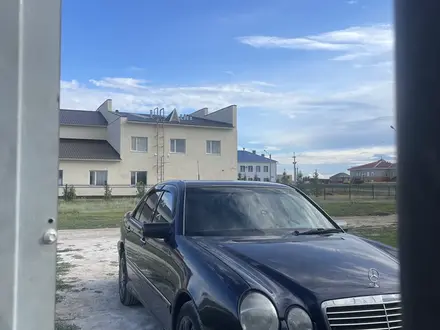 Mercedes-Benz E 430 1998 года за 2 500 000 тг. в Уральск – фото 8