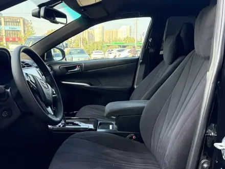Toyota Camry 2014 года за 11 900 000 тг. в Алматы – фото 13