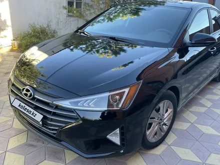 Hyundai Elantra 2019 года за 5 800 000 тг. в Атырау