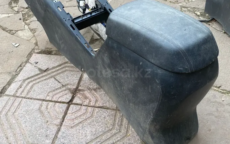 Подлокотник за 17 000 тг. в Астана