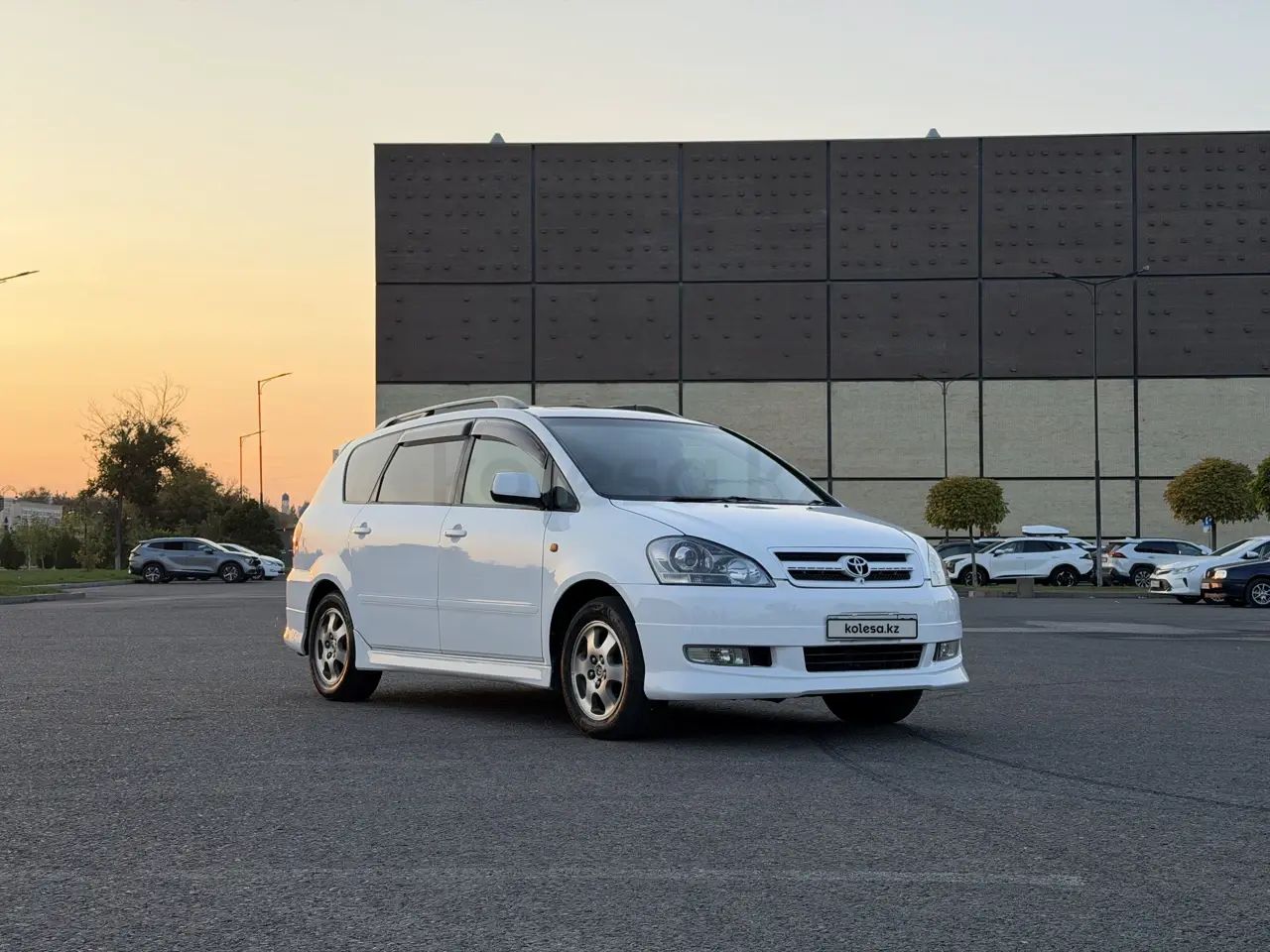 Toyota Ipsum, 2001