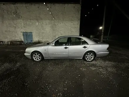 Mercedes-Benz E 230 1996 года за 2 500 000 тг. в Кентау – фото 2