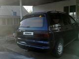 Volkswagen Sharan 1997 года за 1 200 000 тг. в Алматы – фото 4