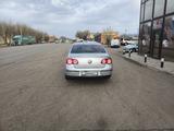 Volkswagen Passat 2005 года за 2 800 000 тг. в Уральск – фото 2