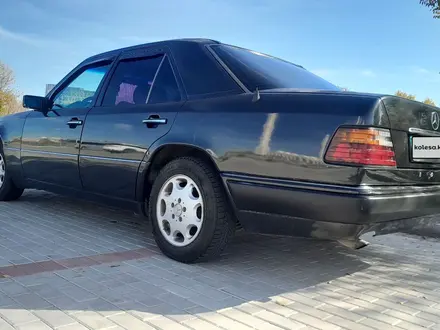 Mercedes-Benz E 200 1995 года за 1 950 000 тг. в Астана – фото 2