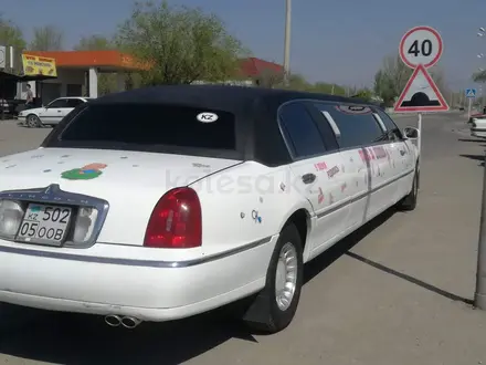 Lincoln Town Car 1998 года за 3 200 000 тг. в Алматы – фото 2