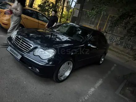 Mercedes-Benz C 200 2002 года за 3 500 000 тг. в Алматы