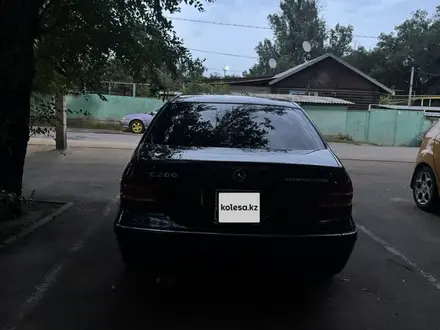 Mercedes-Benz C 200 2002 года за 3 500 000 тг. в Алматы – фото 3
