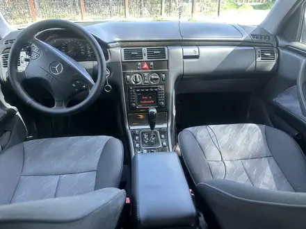 Mercedes-Benz E 320 1999 года за 4 400 000 тг. в Алматы – фото 11
