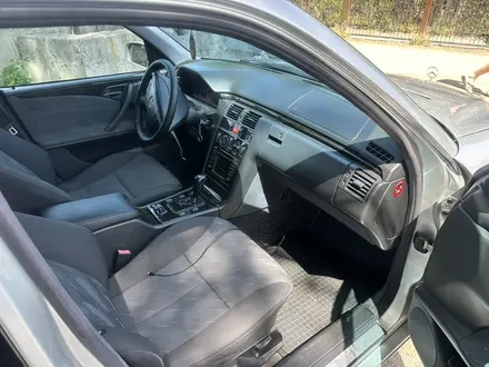 Mercedes-Benz E 320 1999 года за 4 400 000 тг. в Алматы – фото 12