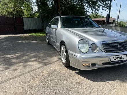 Mercedes-Benz E 320 1999 года за 4 400 000 тг. в Алматы – фото 3