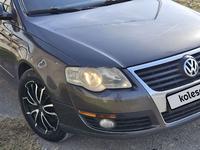 Volkswagen Passat 2006 годаfor3 000 000 тг. в Шымкент