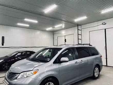 Toyota Sienna 2014 года за 8 300 000 тг. в Уральск – фото 2