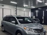 Toyota Sienna 2014 года за 8 300 000 тг. в Уральск